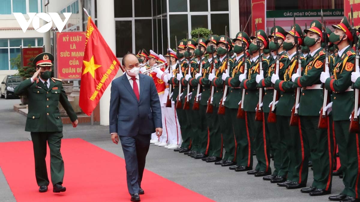 President Phuc visits Vietnam-Russia Tropical Centre